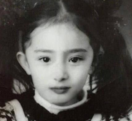 杨爸爸晒杨幂小时候的照片,戏称小时候最好看