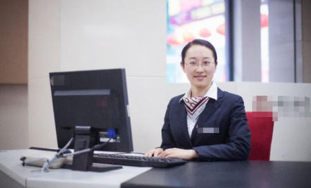 为何银行职员建议存款存两年合算,而不是四年