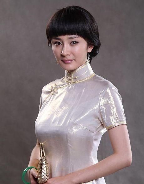 穿错衣服or视觉误差?杨幂的胸居然坠到腰!