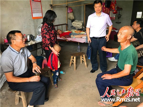 衡阳市网信办主任王永华情系结对帮扶贫困户