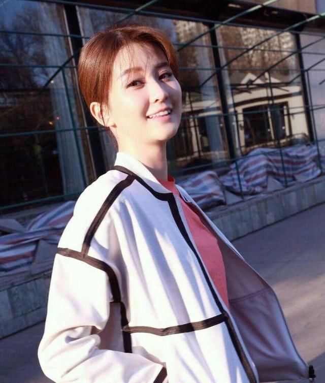 乔欣变身不良少女?小脏辫搭配暗黑系妆容看起