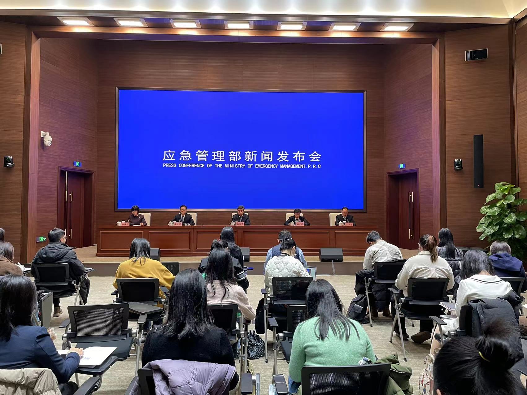 应急管理部:明年1月起启用修订后的电工等特种作业考试题库 应急管理部:明年1月起启用修订后的电工等特种作业考试题库