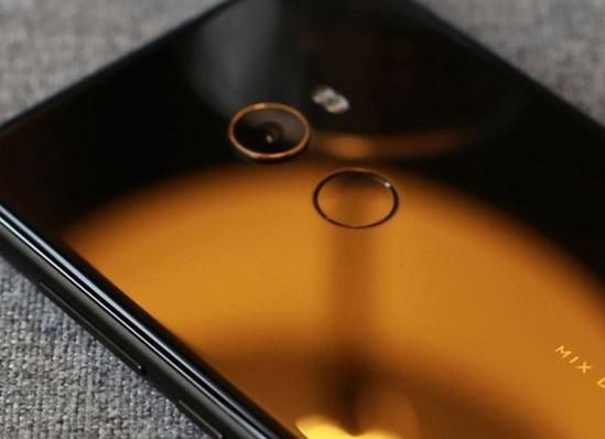 8GB+128GB内存组合,搭载835处理器,小米高性