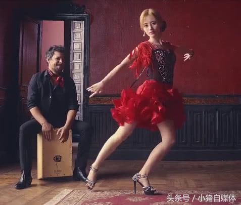 当金发鞠婧祎气场全开,踩着高跟鞋跳舞简直不