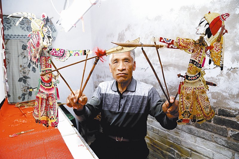 山西皮影戏是一种传统民间艺术.