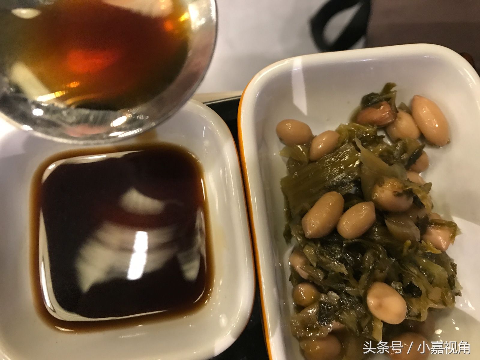 在上海的新开商场吃饭,冲一百送一百,三人吃饭