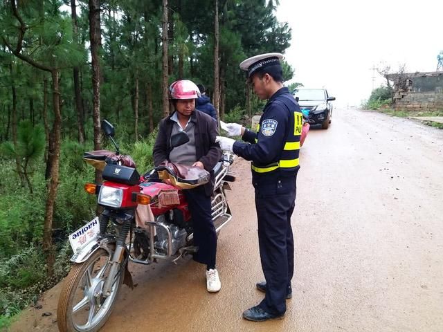 忘记携带驾驶证遇到交警查车怎么办?别慌,老司
