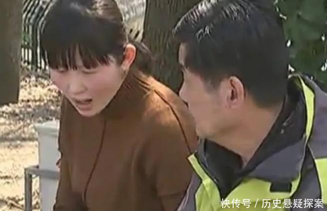 丈夫寡妇家帮忙夜不归宿,妻子背着丈夫发短信