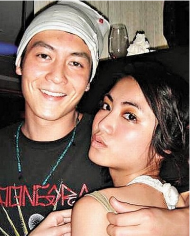 当众脱内衣内裤送粉丝,陈冠希前女友想红想疯