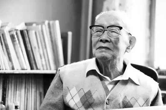 汉语拼音之父, 与妻子举案齐眉七十年，长寿老人
