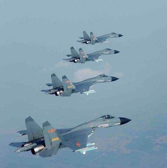 2017年金头盔比赛中歼11B压倒歼10B,难道歼