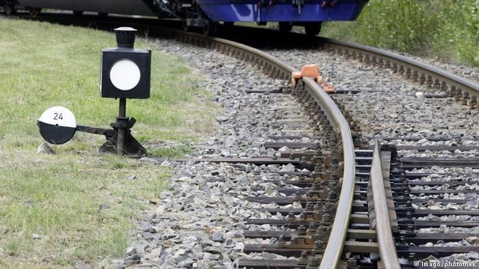 近百吨铁轨离奇失踪?73岁德国男子偷走卖了废铁