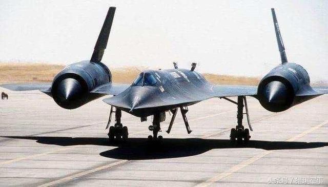 世界上速度最快的飞机:飞行员需要穿宇航服,导