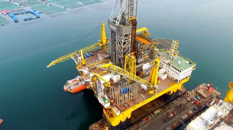 大国重器!航拍全球最大海上钻井平台"蓝鲸1号"