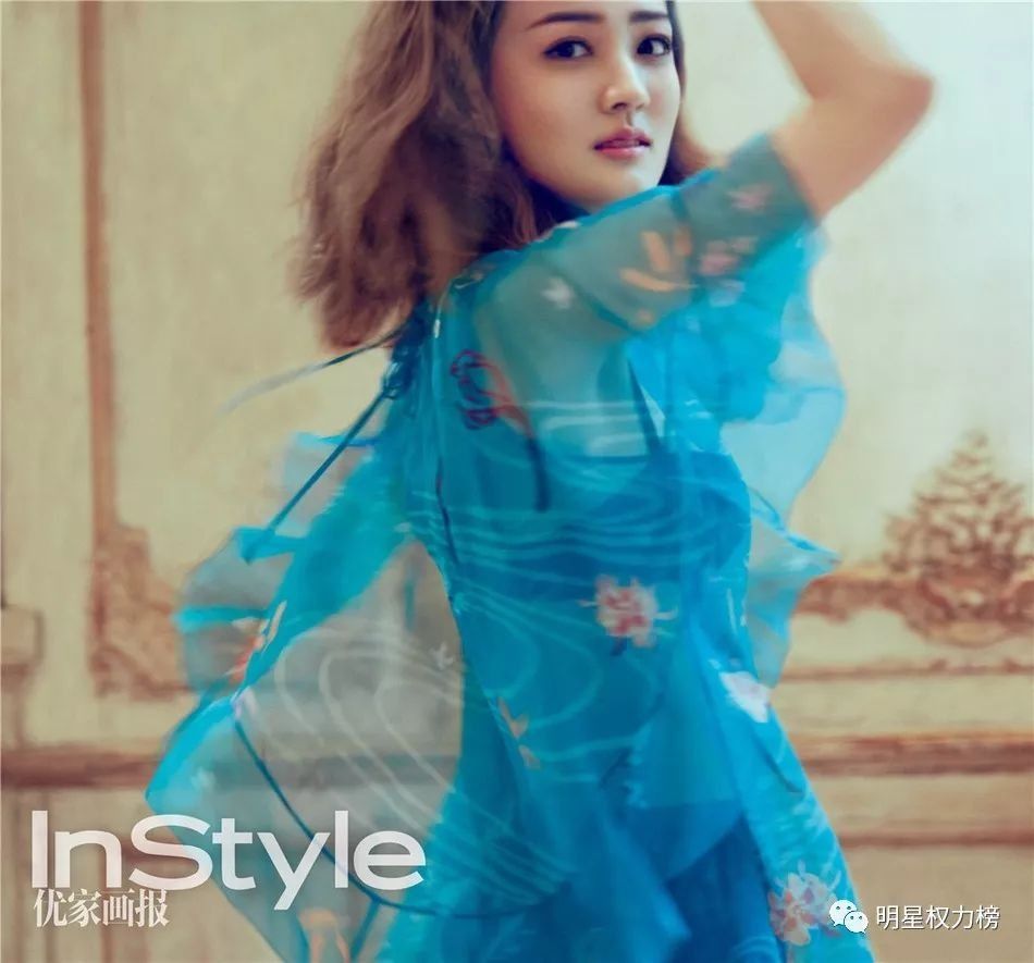 王俊凯最新街拍酷帅撩人 杨幂杂志大片简约唯