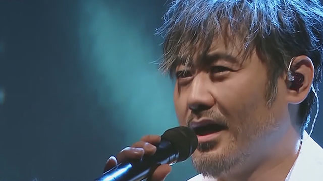 回忆杀!吴秀波含泪献唱《儿时》暖哭众人 回忆杀!吴秀波含泪献唱《儿时》暖哭众人