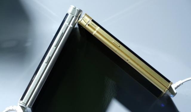 三星w2018高端商务翻盖手机的集大成者!
