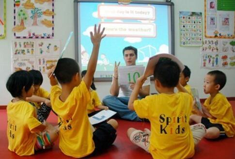 出生农村的他却早早有创业意识,开办培训班,9