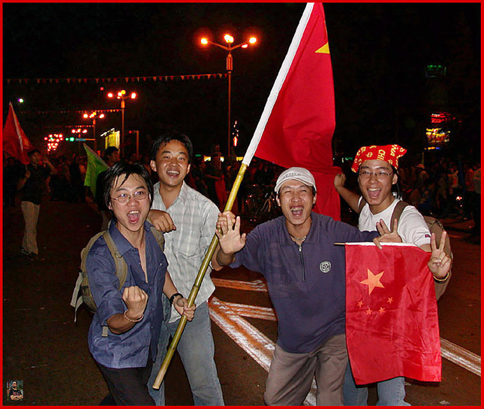 国足第一次打进世界杯的欢庆场面,我们多想再