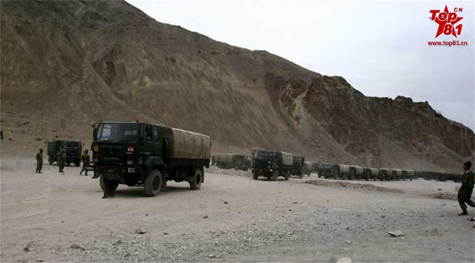 15日上午，中印双方士兵在拉达克(Ladakh)地区的班公湖(Pangong Tso)附近发生了对峙，双方互相投掷石块并有人受伤，随后双方士兵各自撤出了冲突地点。