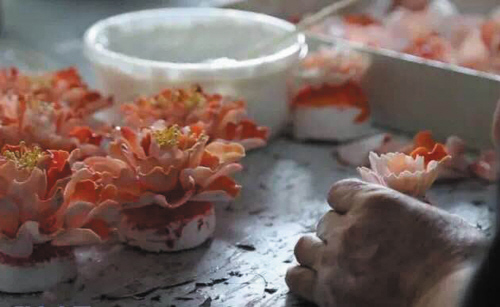 74岁匠人置顶大连贝雕 74岁匠人置顶大连贝雕