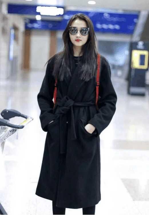 范丞丞一身潮牌身价不菲, 但是细心的粉丝发现