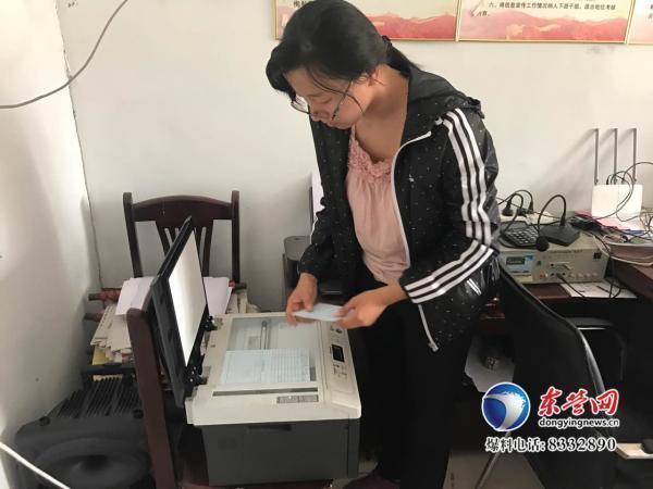 大学生村官 便民服务手册架起党群连心桥