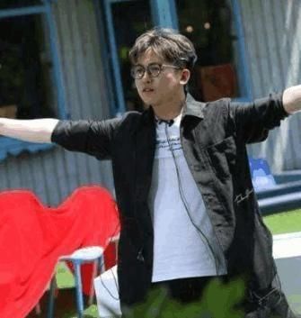 跑男导演:高颜值高智商高情商,难怪敢向迪丽热