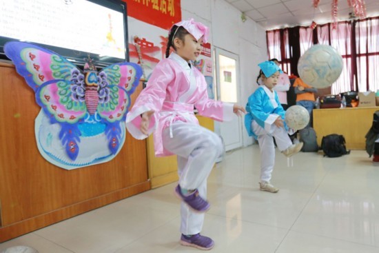 “子衿学堂”识清明 “子衿学堂”识清明