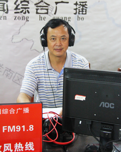 孝感市财政局副局长陈爱国做客《在线访谈》