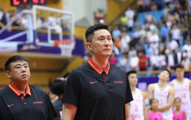 输球不输人!中国男篮与加拿大队大打出手,杜锋