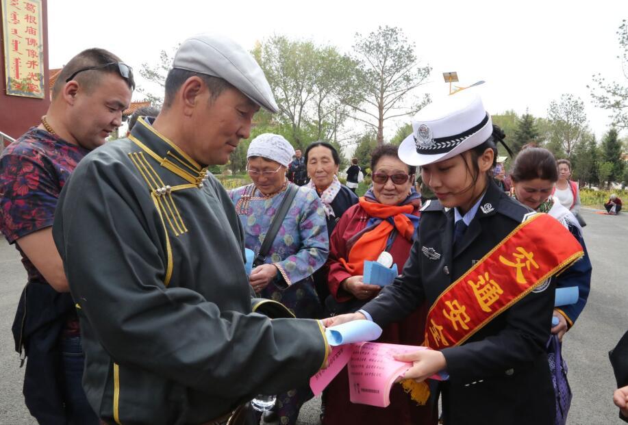 5月10日,農曆四月十五,是興安盟烏蘭浩特市葛根廟舉行傳統廟會的日子.