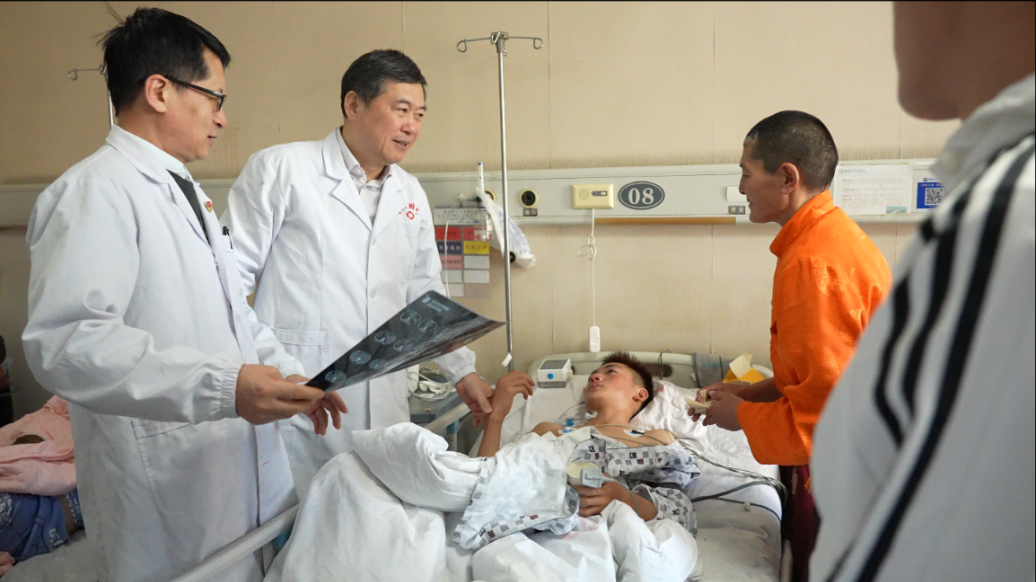 14名终末期肝包虫病患者转诊抵京 北京清华长庚医院积极迎救 14名终末期肝包虫病患者转诊抵京 北京清华长庚医院积极迎救