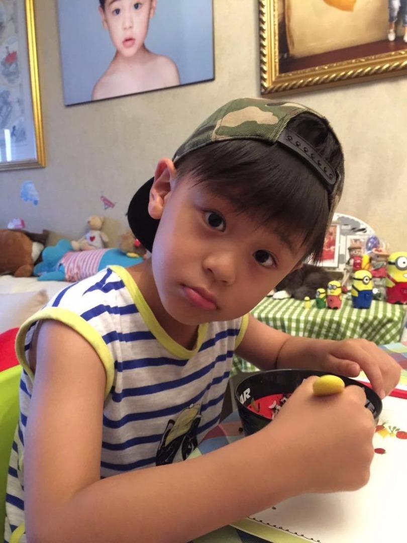 蔡国庆携子上真人秀 蔡轩正颜值高潮范十足