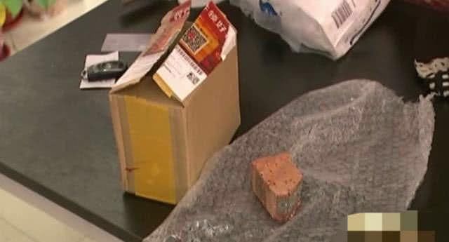 京东购物收到后大怒,买的电子烟,却寄来一块砖