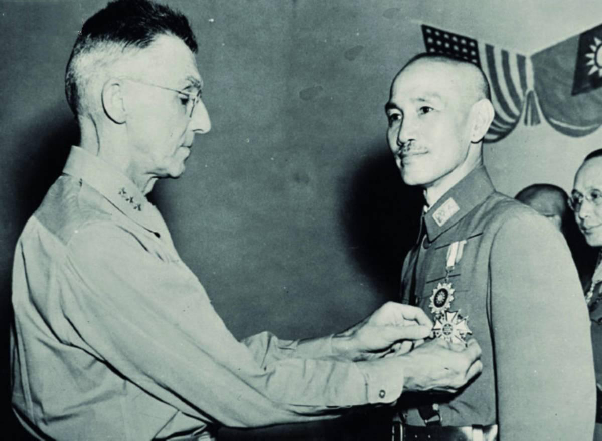 在任命史迪威指挥在缅甸的中国远征军后，蒋介石指示史迪威在英国人表明他们的战斗意志之前，中国远征军不要过于靠前。如果，英国人不坚定的战斗，那就把远征军撤回国。但是史迪威对此嗤之以鼻。