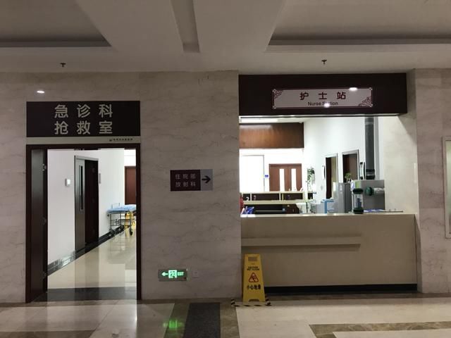 高烧爹爹塞退热栓致休克 医生:老人、气虚和