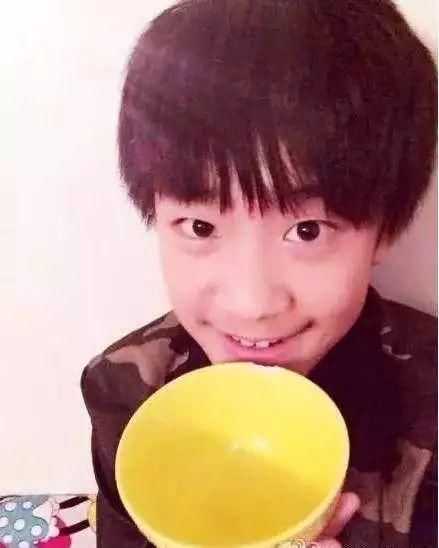 易烊千玺:TFboys里最丑的?!