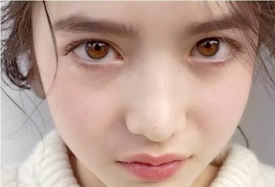天生带浓妆的女孩,有这4个特征!占1个就很美,第4个可遇不可求