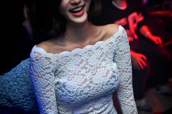 90斤的身材,120斤的脸?夏天这样穿衣搭配瞬间