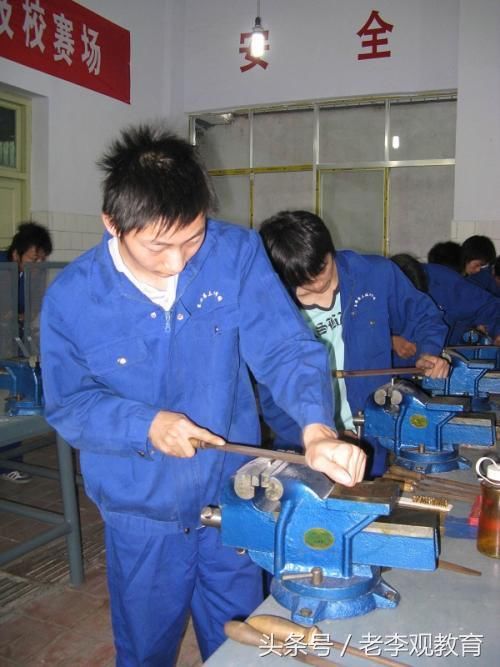 反思:大学毕业生失业,技校毕业生月薪过万!谁之