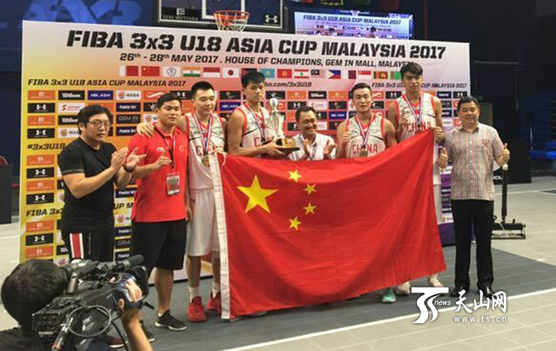 中国队在领奖台上