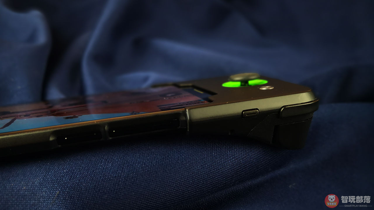 黑鲨游戏手机图赏:性能赶超小米MIX2S,外观堪