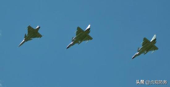 泰国鹰狮战机飞行员谈对战歼10歼11:让我们大