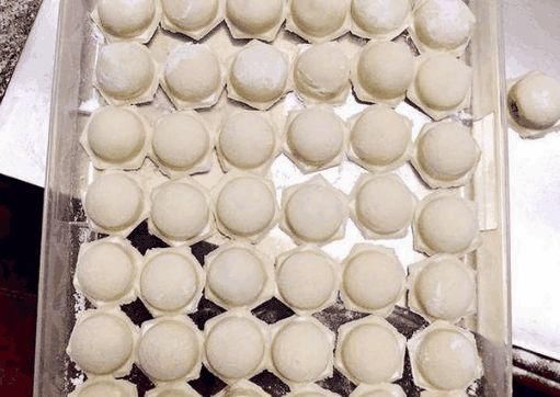 男子自制包饺子神器,一分钟能包38个,网友纷纷