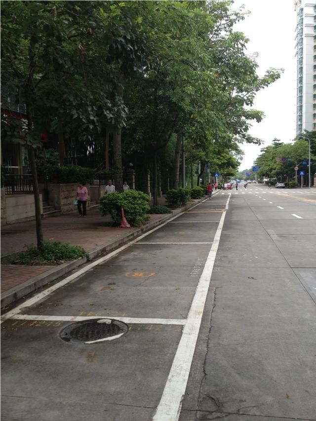 汽车侧方停车时,记住这五个小步骤,轻松一把停好车!