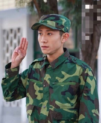 柔韧度惊人!李思思五指打结宋茜高难度劈叉