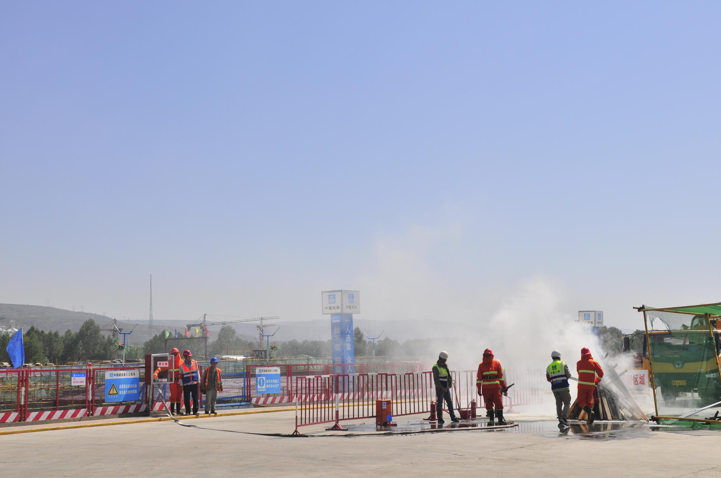 西宁市政工程安全生产标准化施工暨应急救援演练观摩会举行