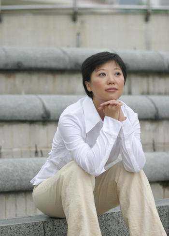 中国最牛足球女记者!被传是米卢小蜜!跳槽费达