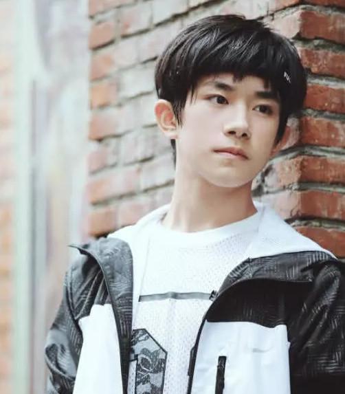 蔡徐坤粉丝和易烊千玺粉丝因一份榜单互怼,王